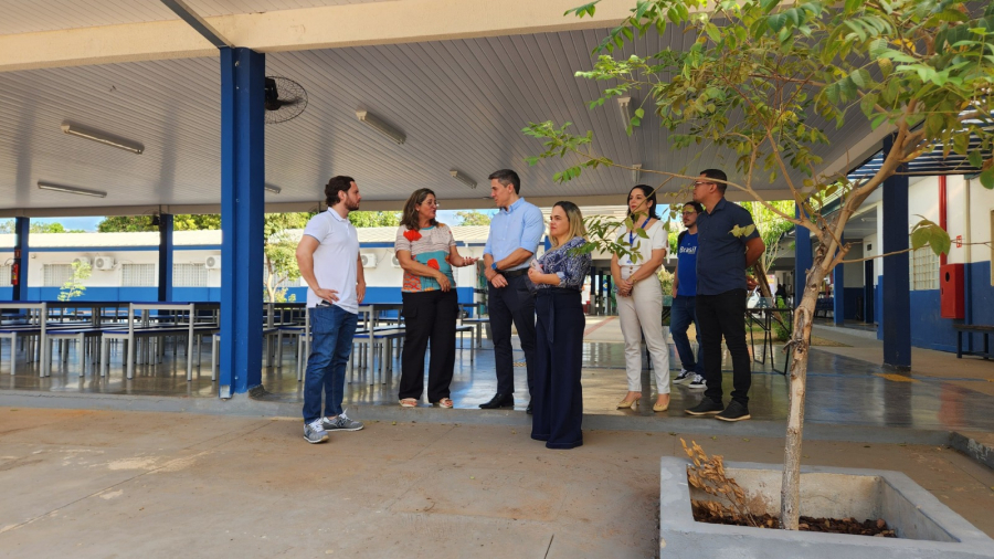 Escolas da rede estadual em Cuiabá recebem visita do secretário de Educação