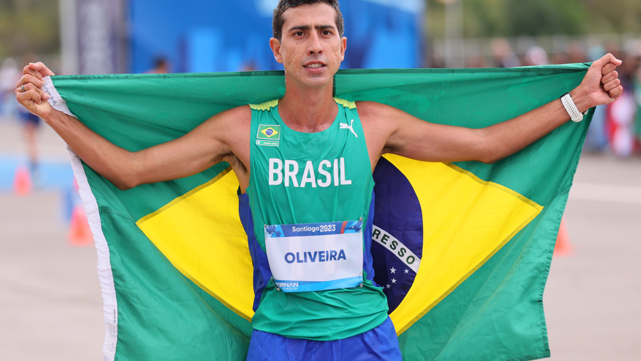 Caio Bonfim conquista a prata, medalha inédita na marcha atlética em Paris