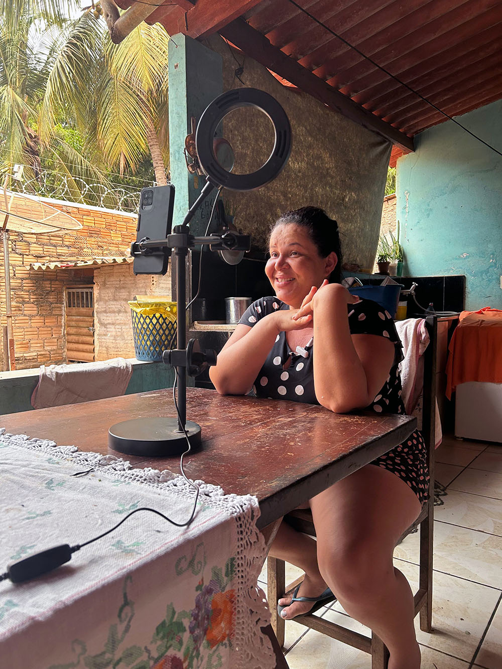 Influenciadora Clebia Ribeiro compartilha sua rotina e fala dos problemas de Confresa com bom humor e irreverência