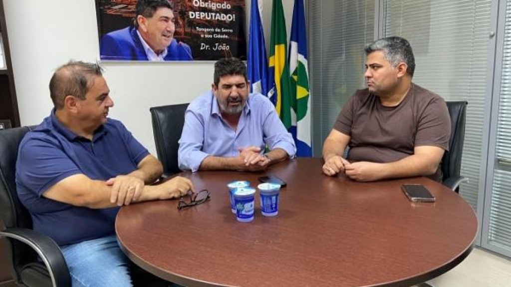 Credenciamento do Centro de Hemodiálise é tema de reunião entre deputado Dr João e vereadores de Sorriso