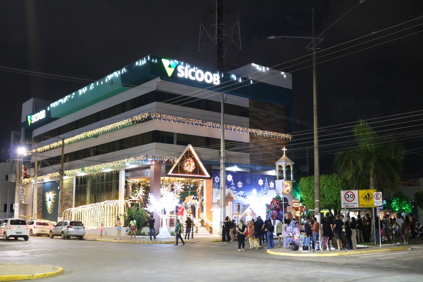 Natal Sicoob ilumina Primavera do Leste com decoração natalina especial