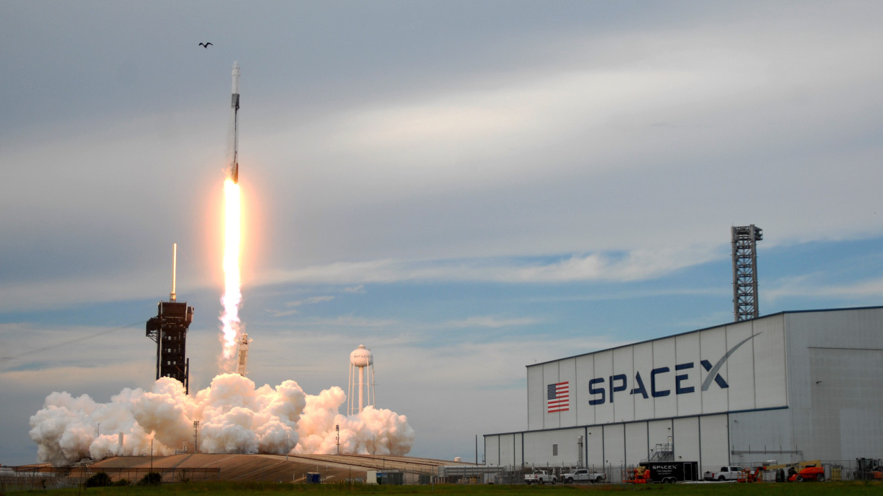 Em novo teste, SpaceX desiste de capturar Starship com braço robótico