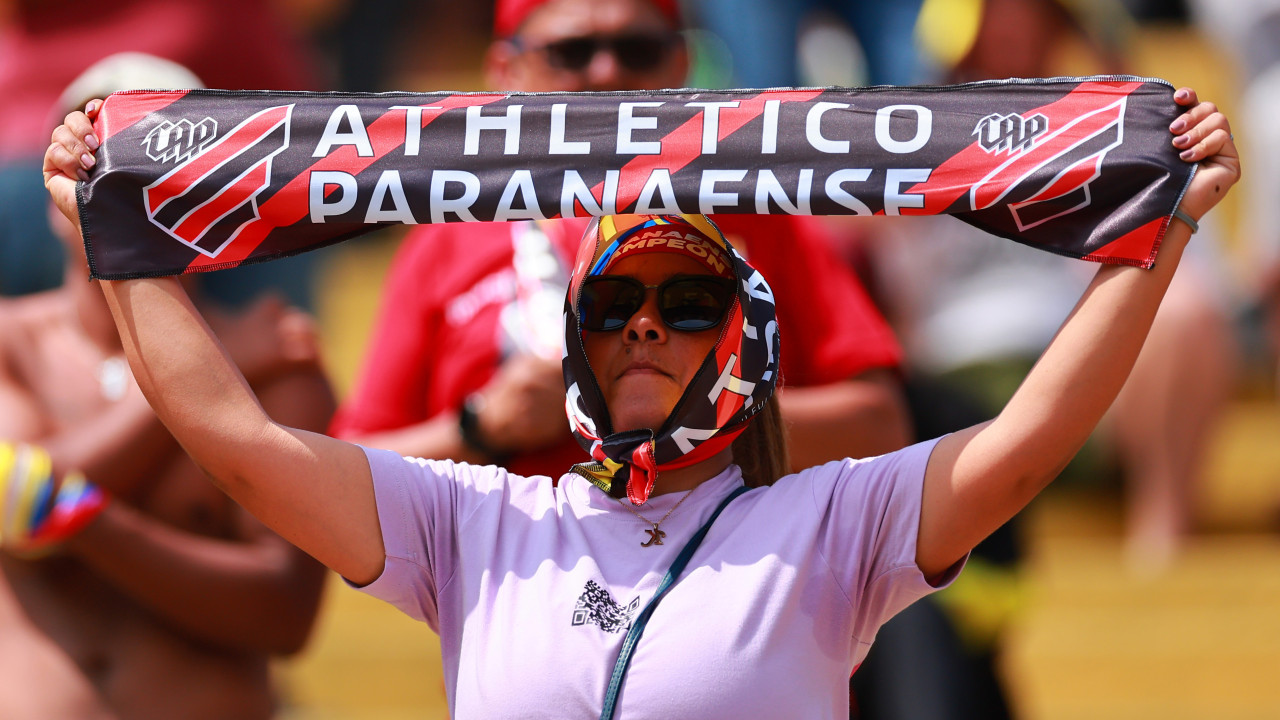 Athletico-PR vai ter Ligga Arena lotada contra o Atlético-GO para se afastar do rebaixamento