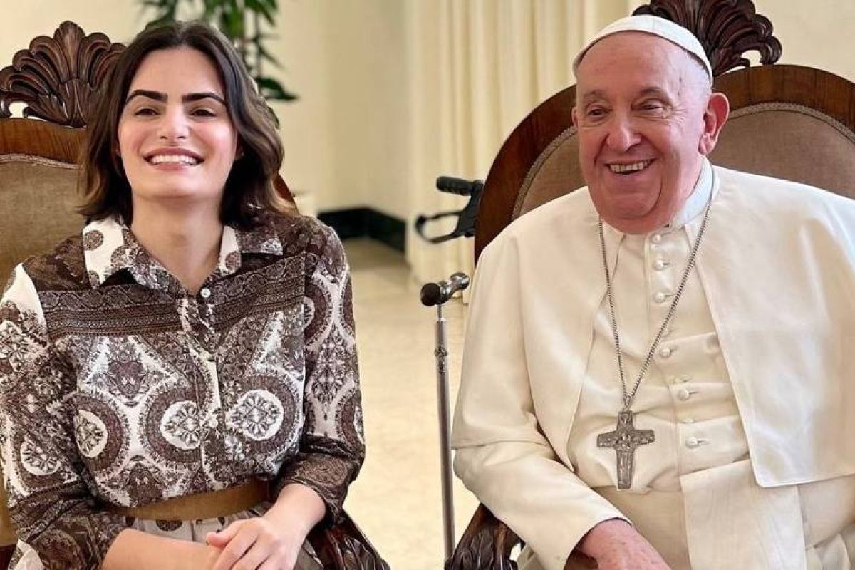 Papa Francisco recebe atriz trans de ‘Bebê Rena’