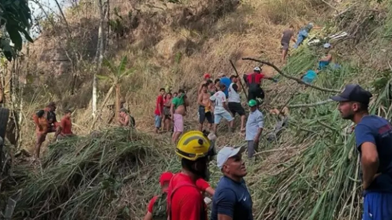 Acidente com ônibus escolar faz 17 mortos e 28 feridos em Alagoas