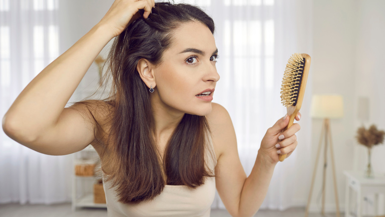 Alimentos que prejudicam e fortalecem o cabelo: como a dieta afeta os fio