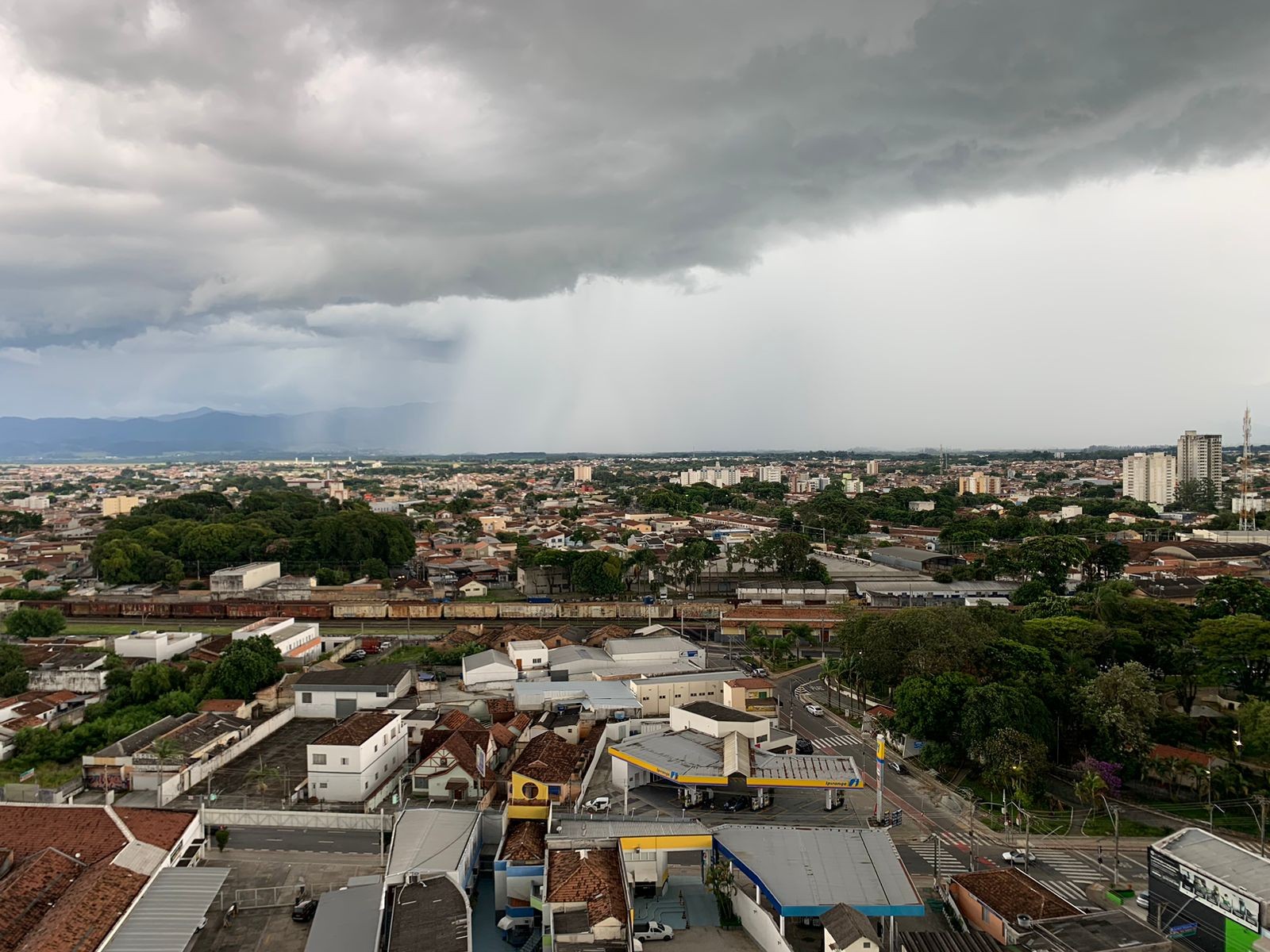 Inmet prorroga alerta para o risco de chuvas e ventos fortes em toda a região do Vale do Paraíba