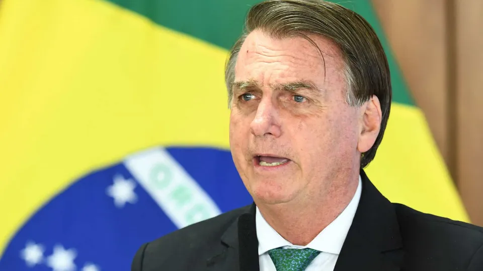 Citados na delação de Cid, Michelle e Eduardo são cotados para substituir Bolsonaro em 2026