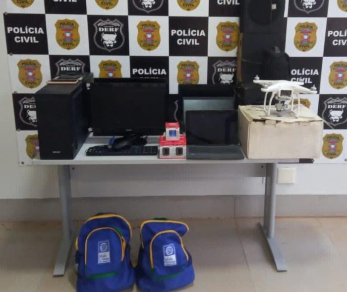 Adolescentes `do crime´ invadem escola par furtar diversos produtos eletrônicos em Rondonópolis