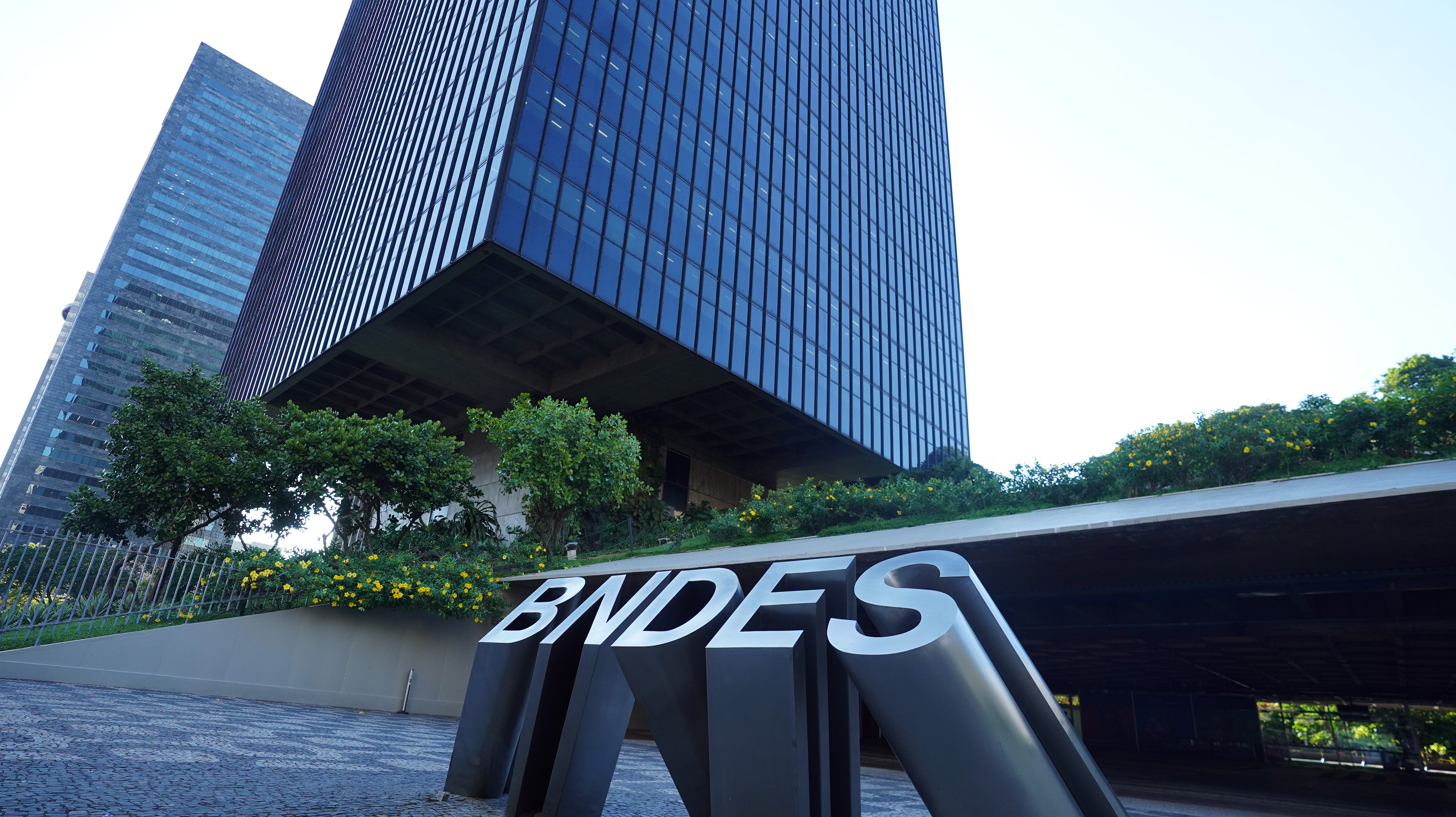 BNDES divulga lista de aprovados em concurso nesta quinta; veja como acessar