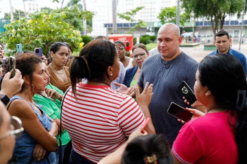 Abilio dialoga com cuidadoras e garante que não haverá redução salarial