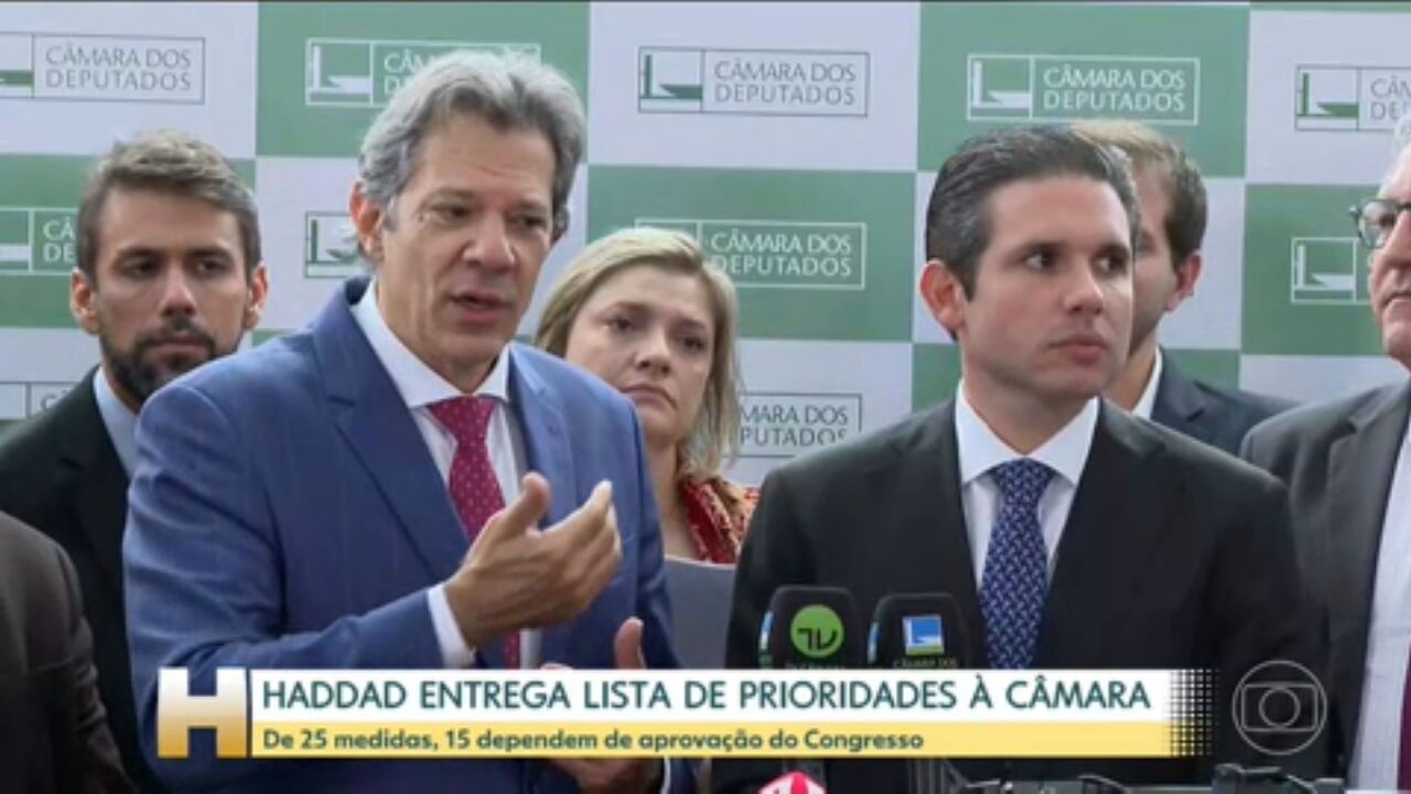 Haddad diz que pediu a Hugo Motta que evite 'pauta-bomba' para garantir estabilidade em termos fiscais