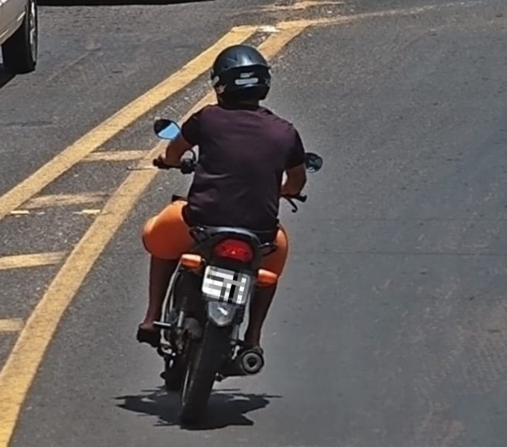 Tarado da moto que dava tapa na bunda de mulheres é preso em Barra do Garças