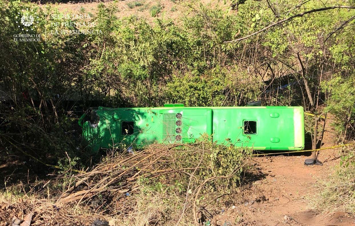 Acidente de ônibus deixa um morto e pelo menos 30 feridos em El Salvador