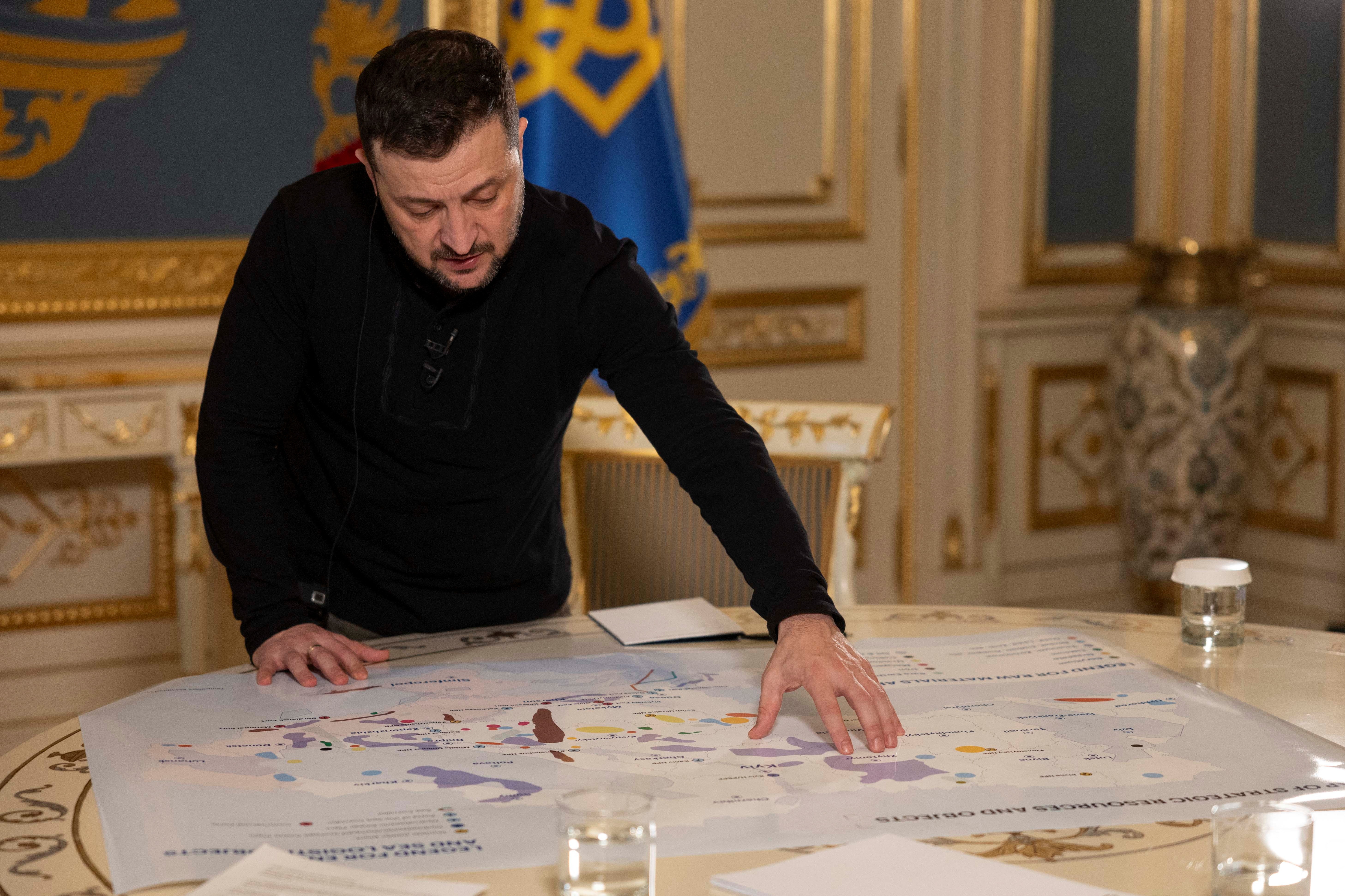 Zelensky anuncia ter recusado acordo com EUA sobre minerais ucranianos