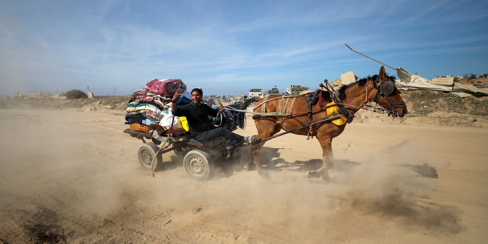 Hamas liberta 3 reféns; Israel liberta 369 palestinos