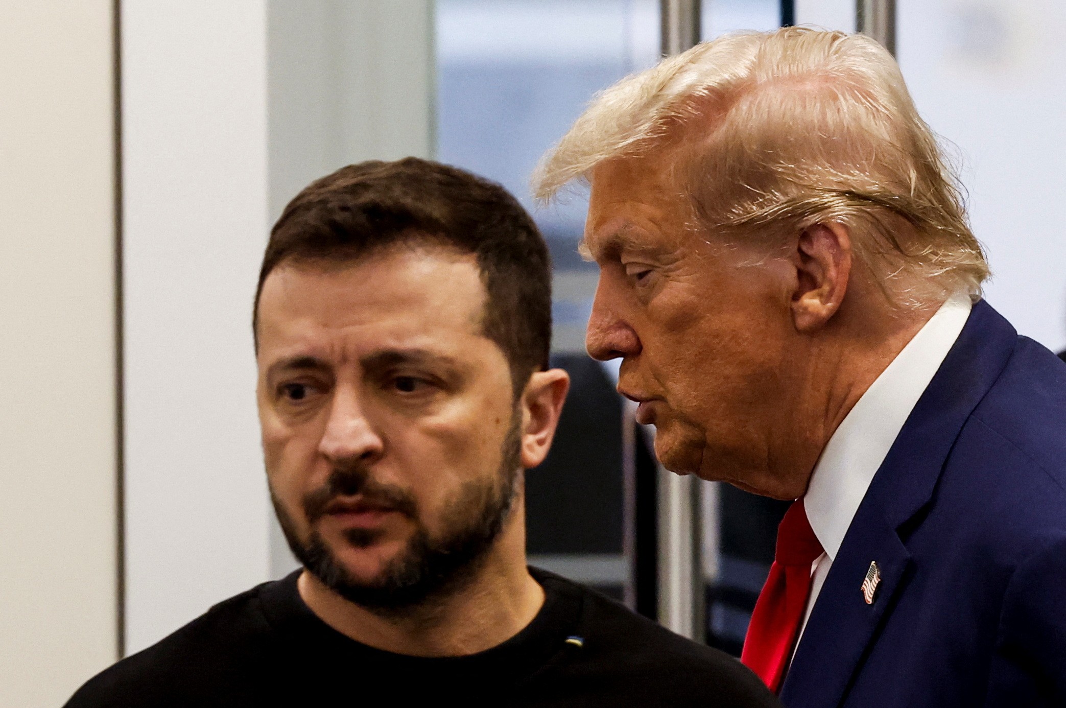 Trump chama Zelensky de 'ditador' e diz que 'é melhor ele se apressar ou não terá mais seu país'