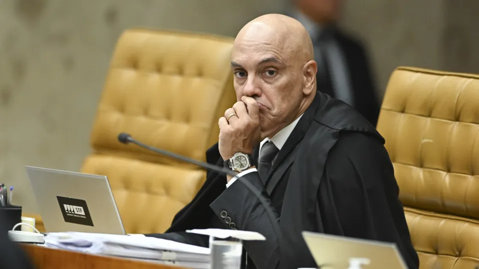 Moraes expõe delação que cita pressão de Bolsonaro sobre chefes das Forças