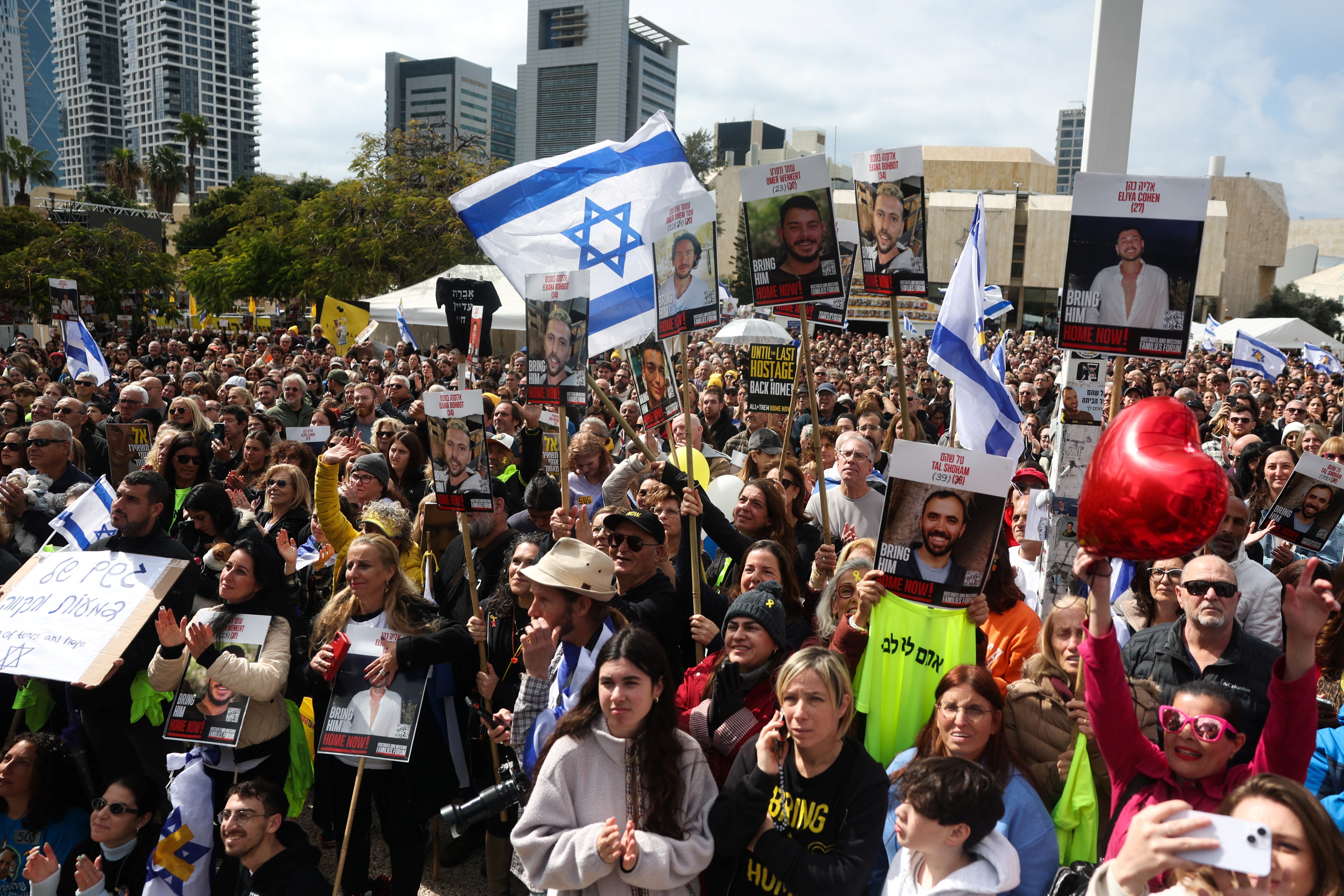 Israel recebe 5 dos últimos 6 reféns vivos previstos na primeira fase do cessar-fogo