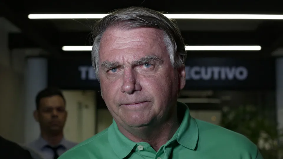 Bolsonaro volta a Copacabana, tenta focar anistia e deixa protestos contra Lula em 2º plano